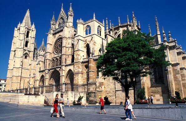 Caminos de Santiago de Compostela: Camino francés y Caminos del Norte de España