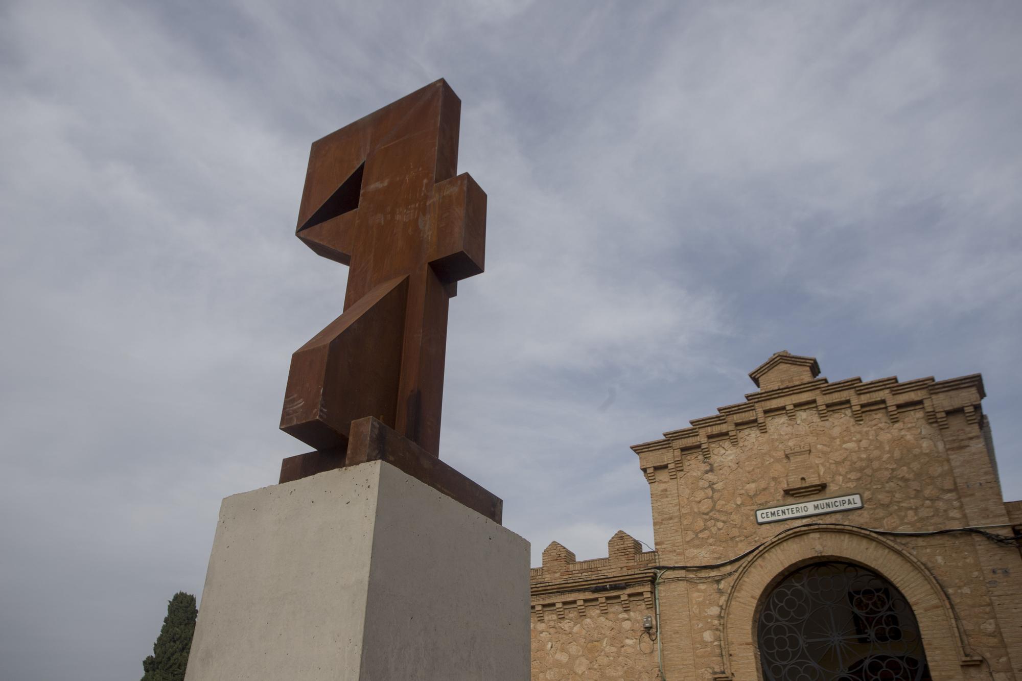 Image of Escultura Enterrador de Paterna Leoncio Badía