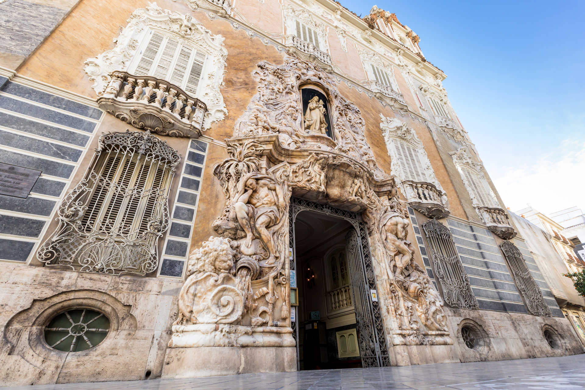  Museo Nacional de Cerámica y Artes Suntuarias ubicado en el Palacio del Marqués de Dos Aguas 