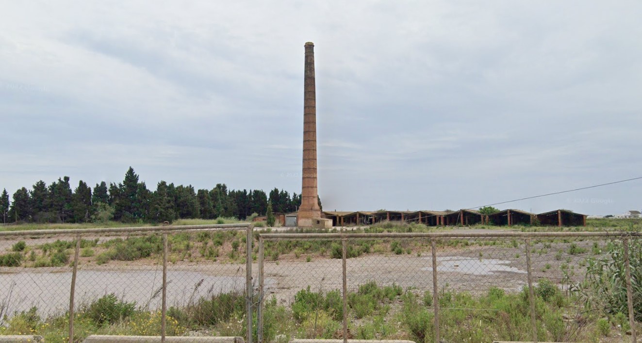 Image of Chimenea Industrial Antigua Fábrica de ladrillos