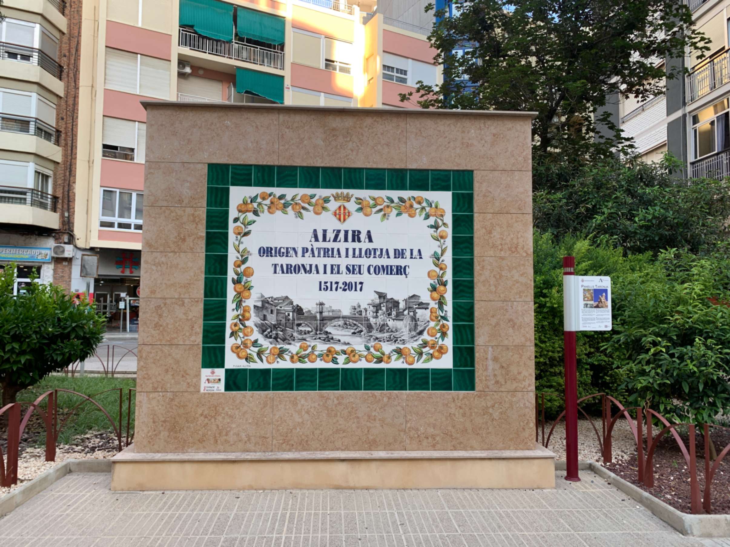 Image of Paneles homenaje al cultivo de la naranja.