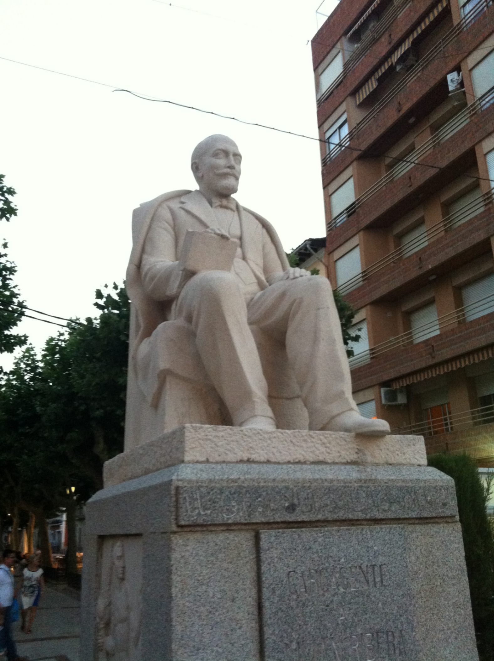 Estatua Julián Ribera Tarragó